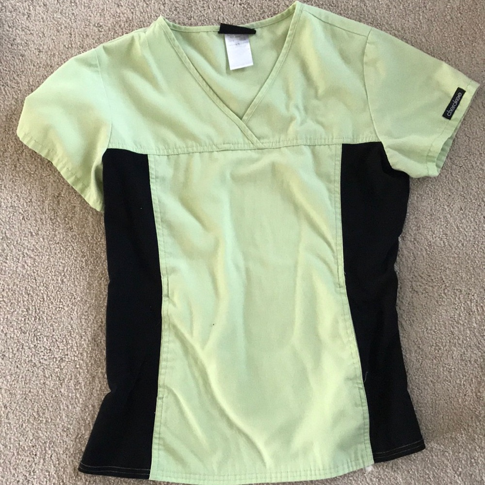 Cherokee scrub top